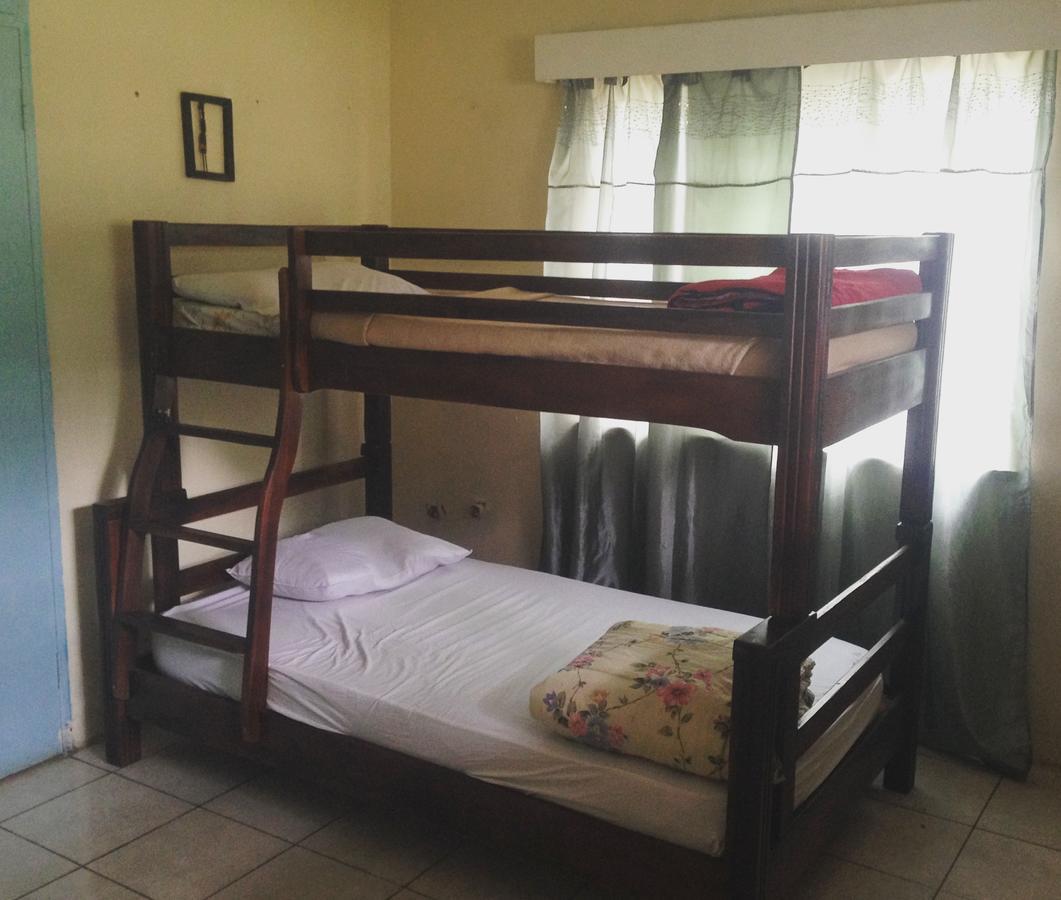 Kumunzi Backpackers Vandrarhem Lusaka Exteriör bild