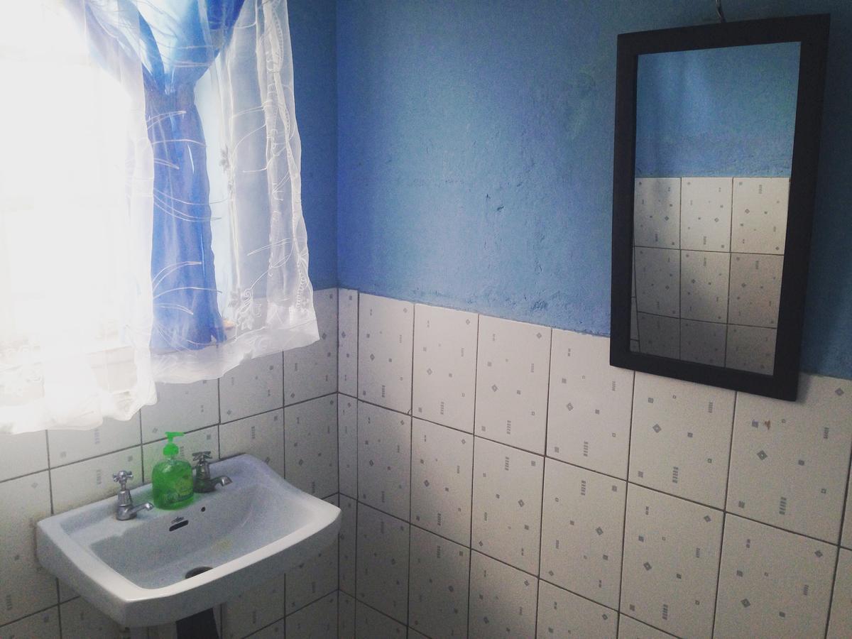 Kumunzi Backpackers Vandrarhem Lusaka Exteriör bild