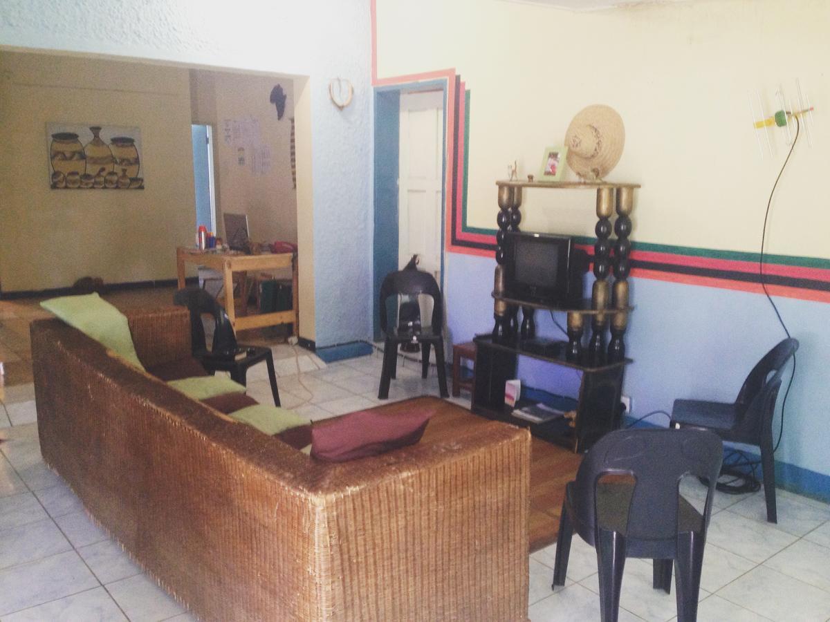 Kumunzi Backpackers Vandrarhem Lusaka Exteriör bild