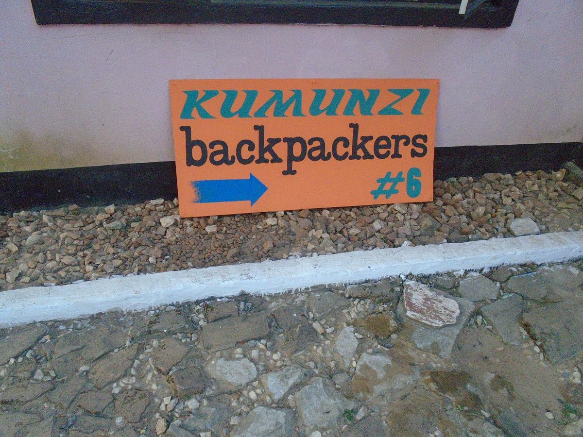Kumunzi Backpackers Vandrarhem Lusaka Exteriör bild